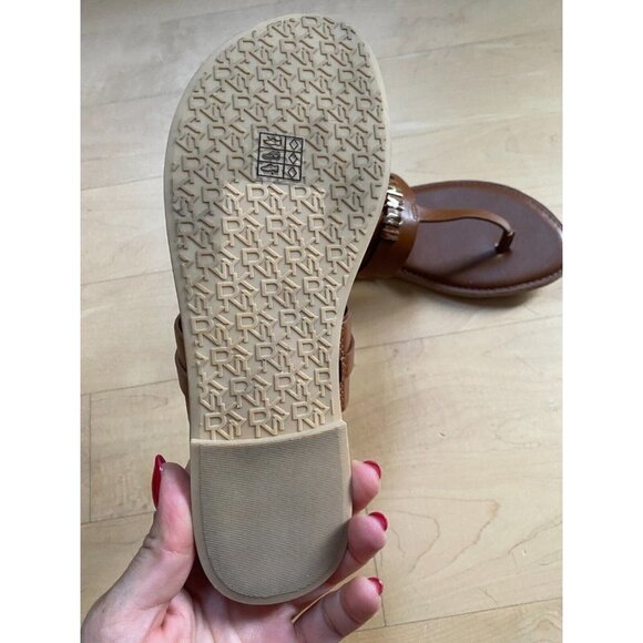 Dkny "Sania" brown thong sandals women sz 6 gold Logo - Picture 5 of 6